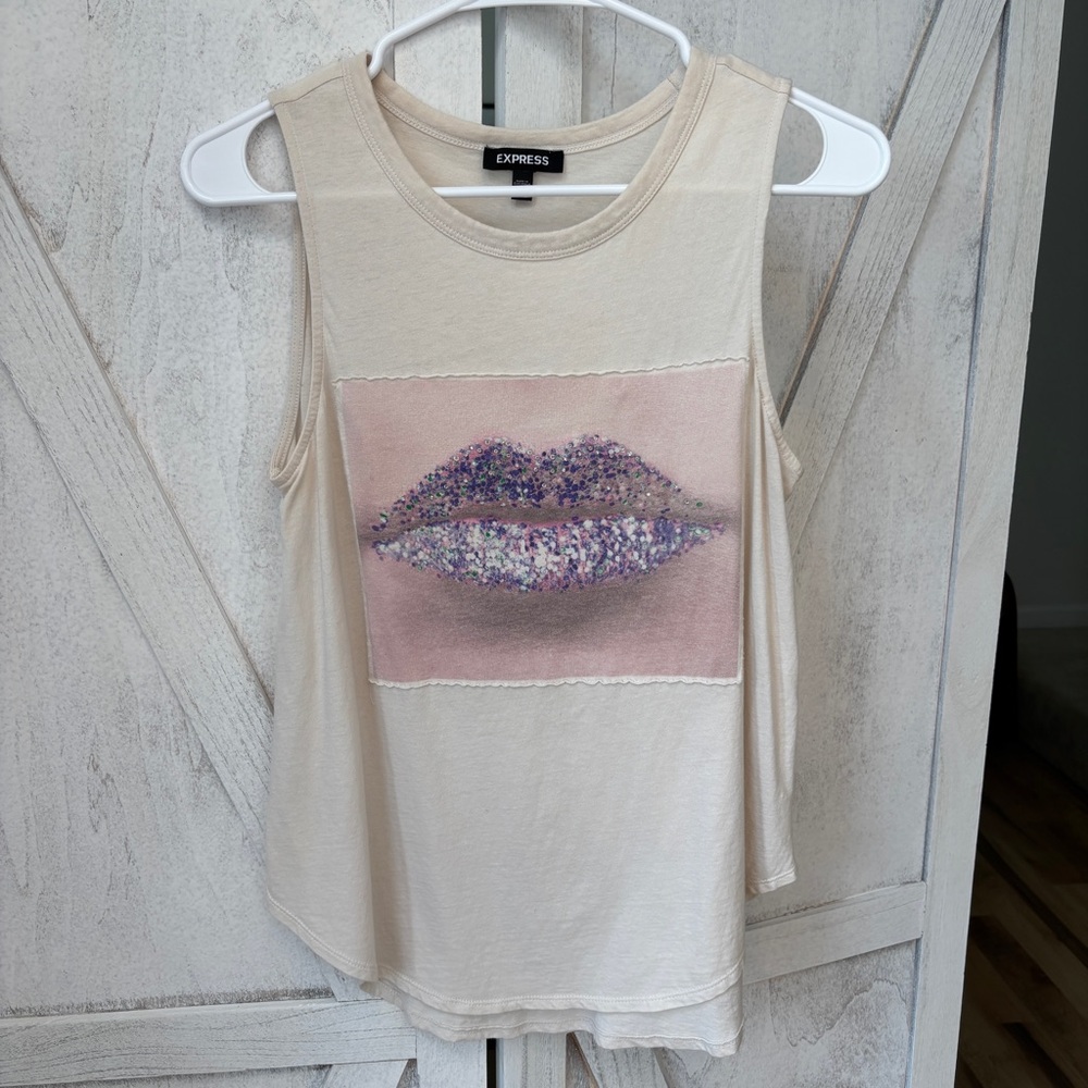 Express Lips Graphic Sequins Tank Top Women's S/P Creme - Picture 2 of 6